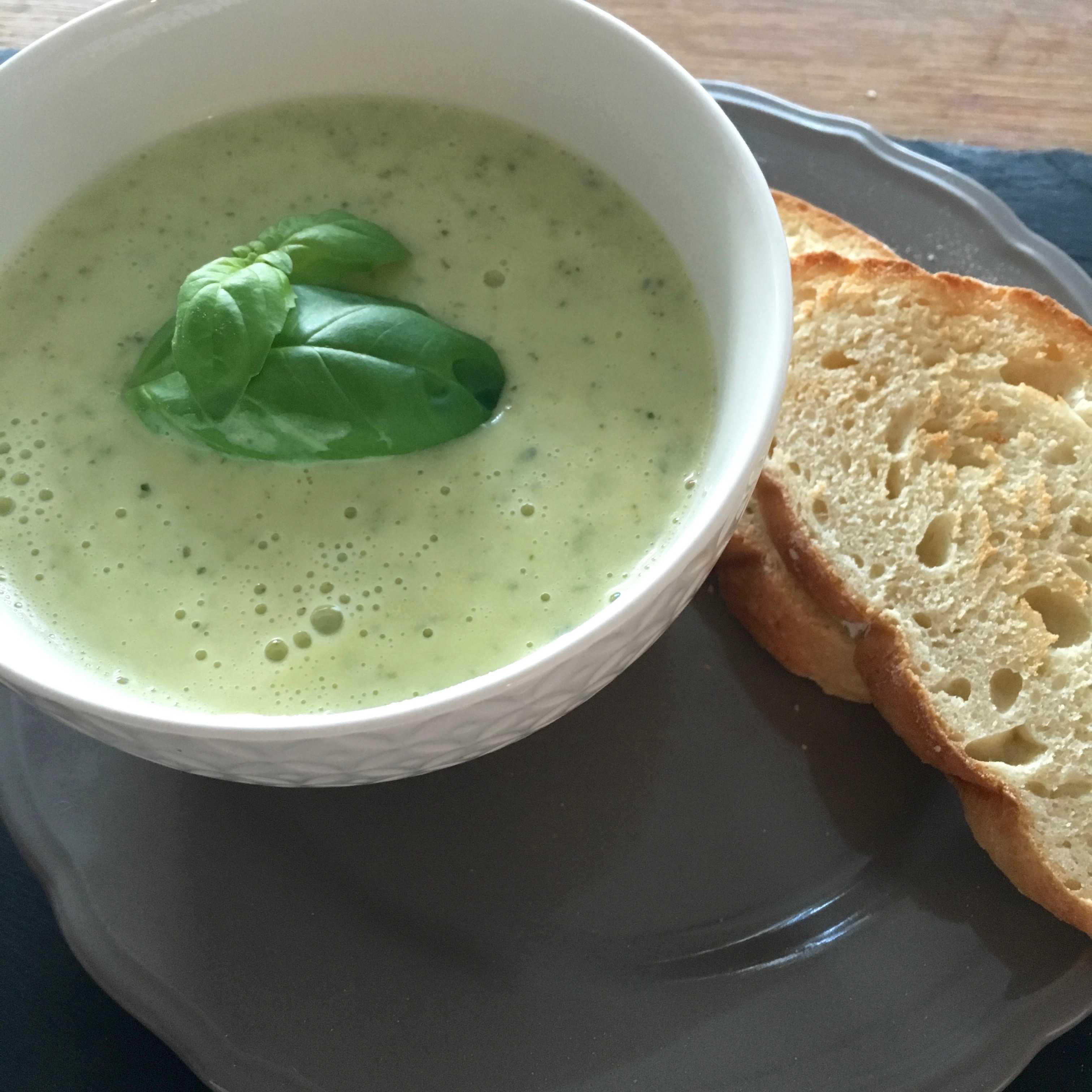 Zucchinisuppe mit Basilikum aus dem Thermomix von Vorwerk 