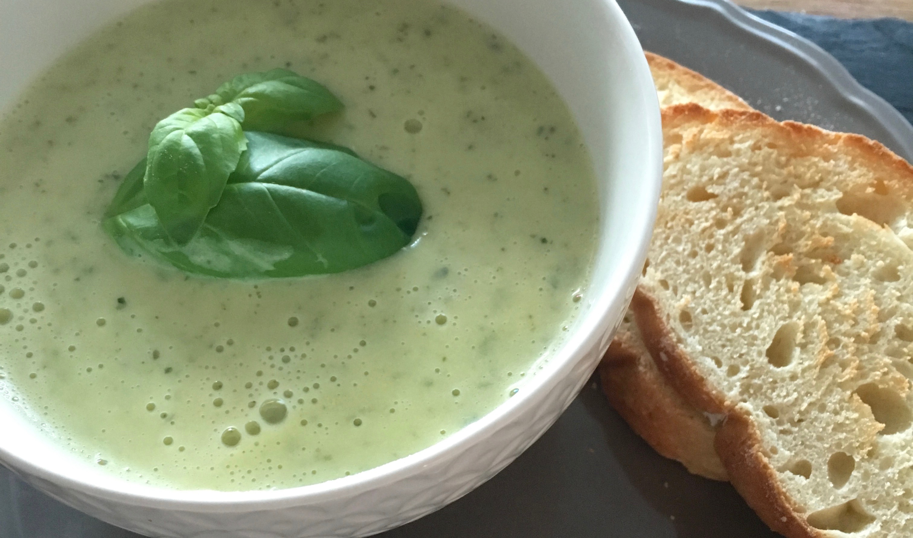 Zucchini-Basilikum-Suppe - ThermiQueen