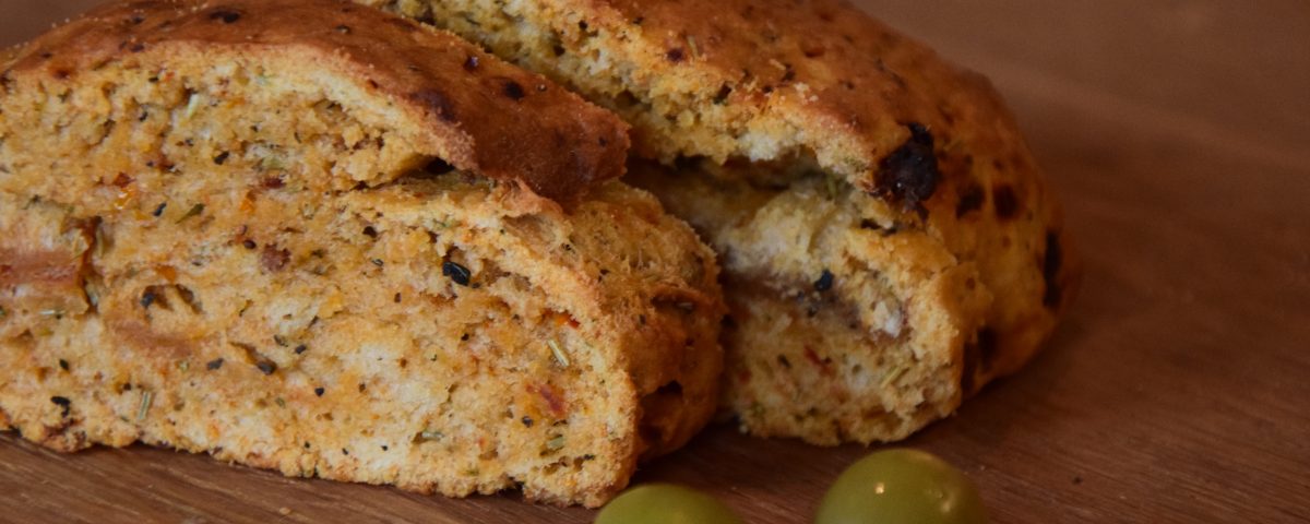 Baguette mit getrockneten Tomaten