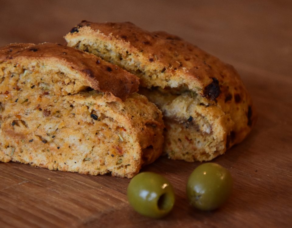 Baguette mit getrockneten Tomaten