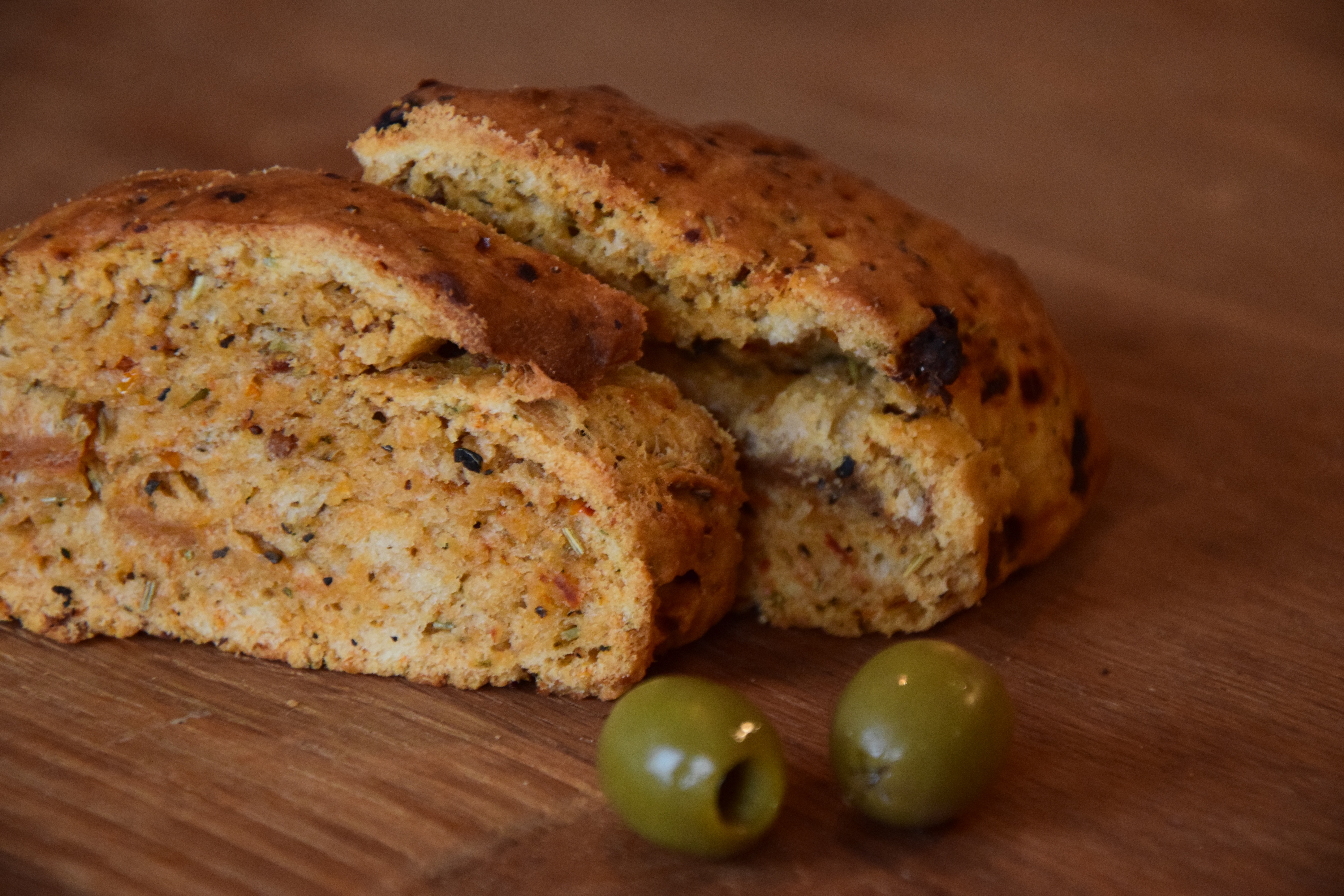 Baguette mit getrockneten Tomaten