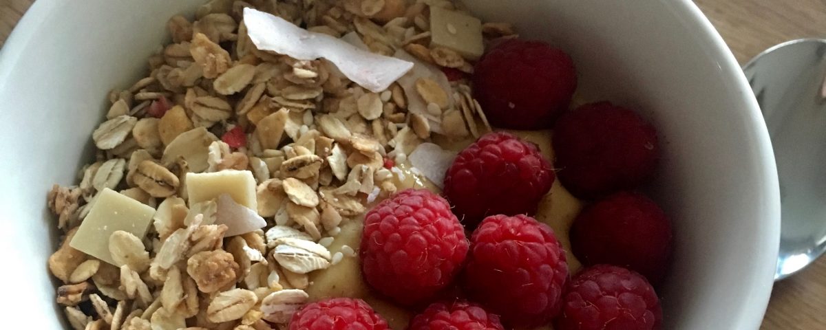 Beitragsbild Smoothiebowle mit Ananas