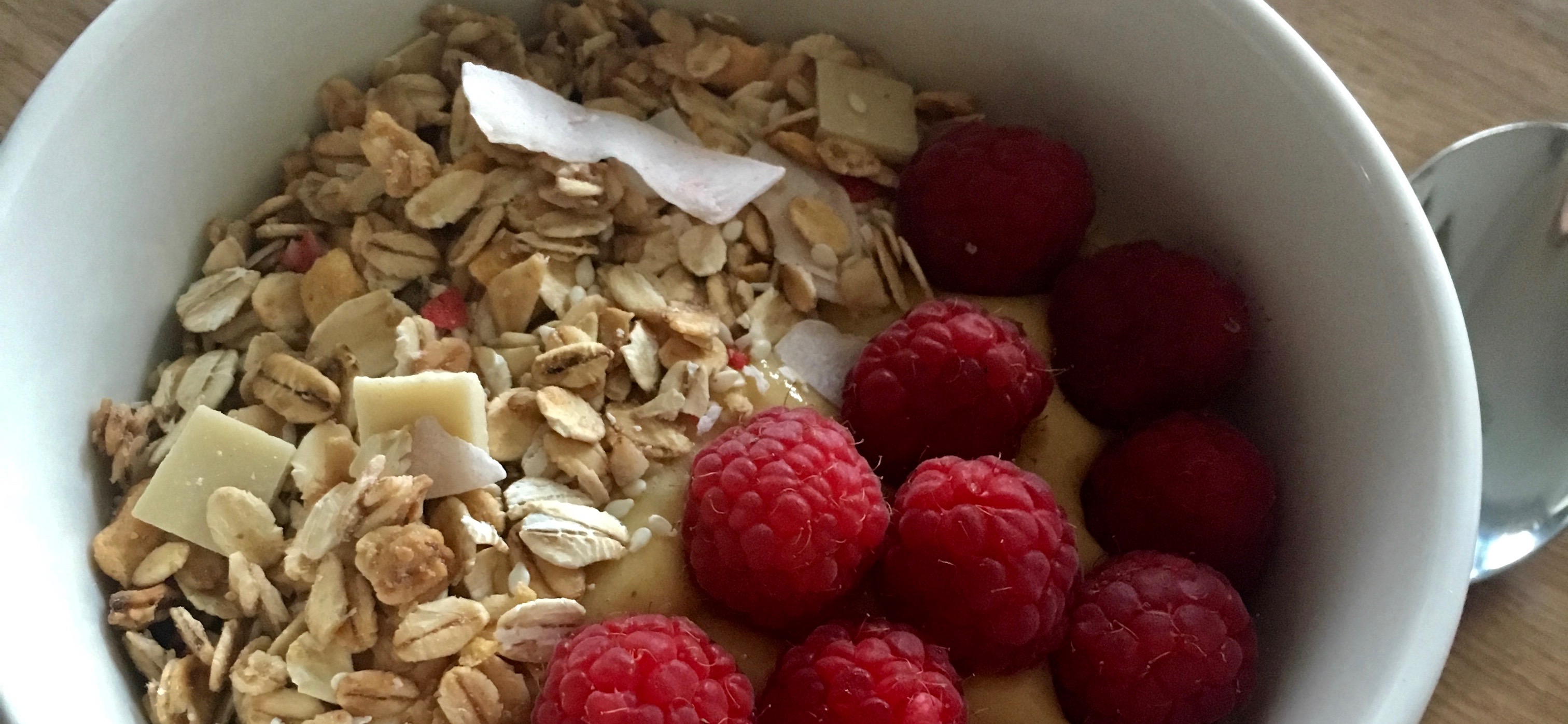 Beitragsbild Smoothiebowle mit Ananas