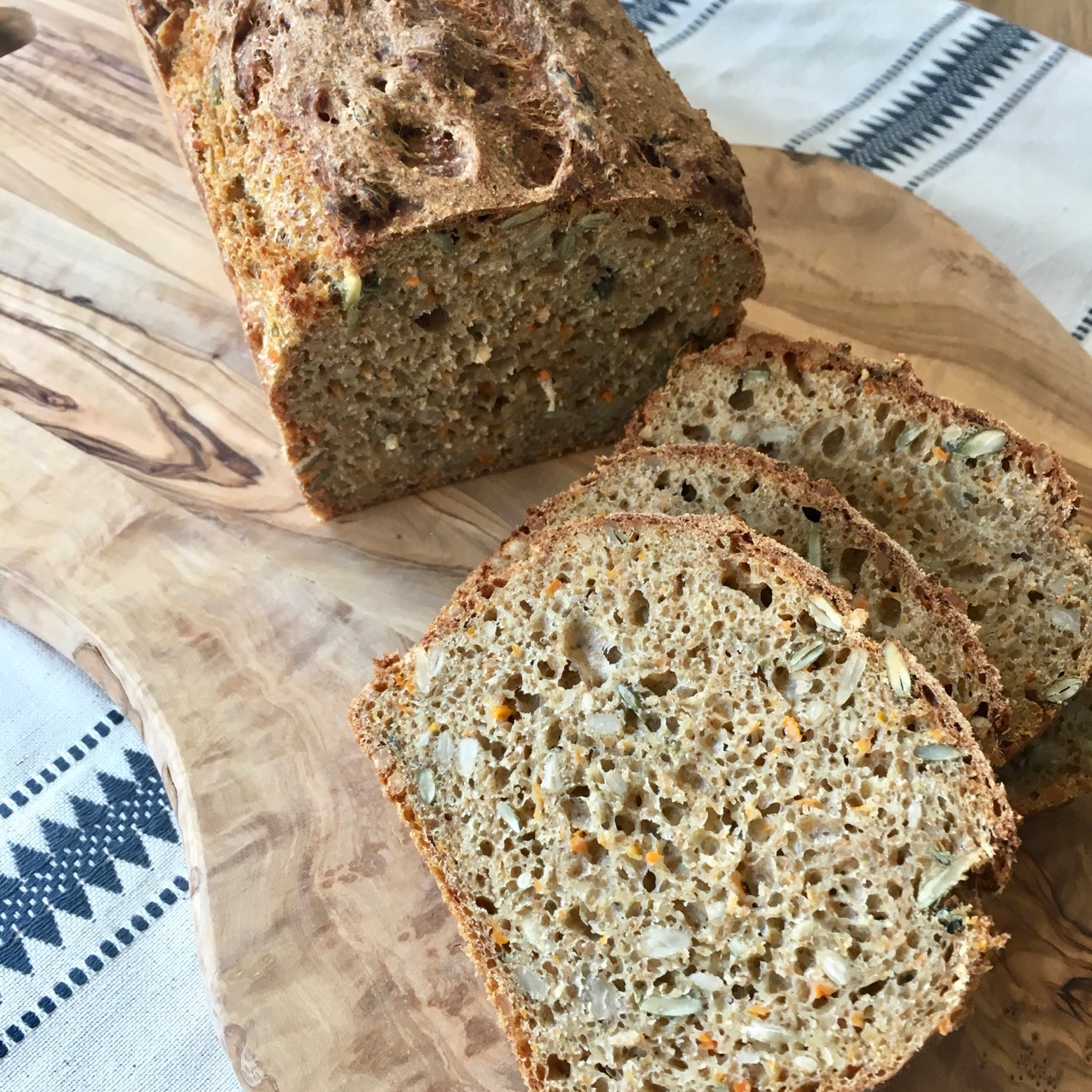 Karottenbrot mit Kürbiskernen aus dem Thermomix