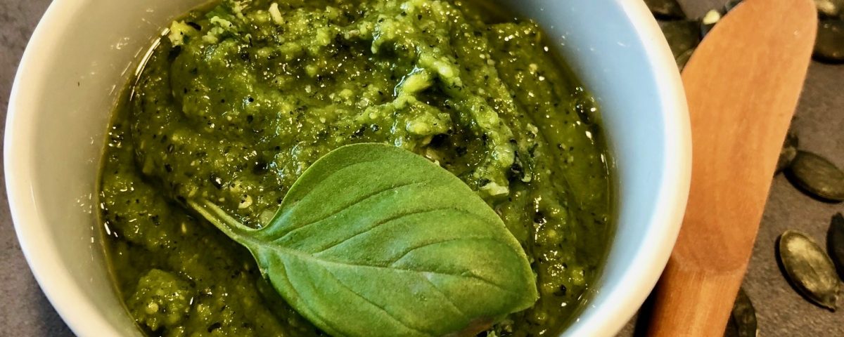 Pesto mit Basilikum aus dem Thermomix