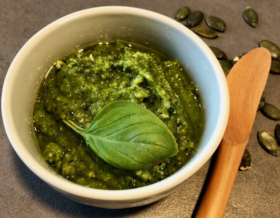 Pesto mit Basilikum aus dem Thermomix