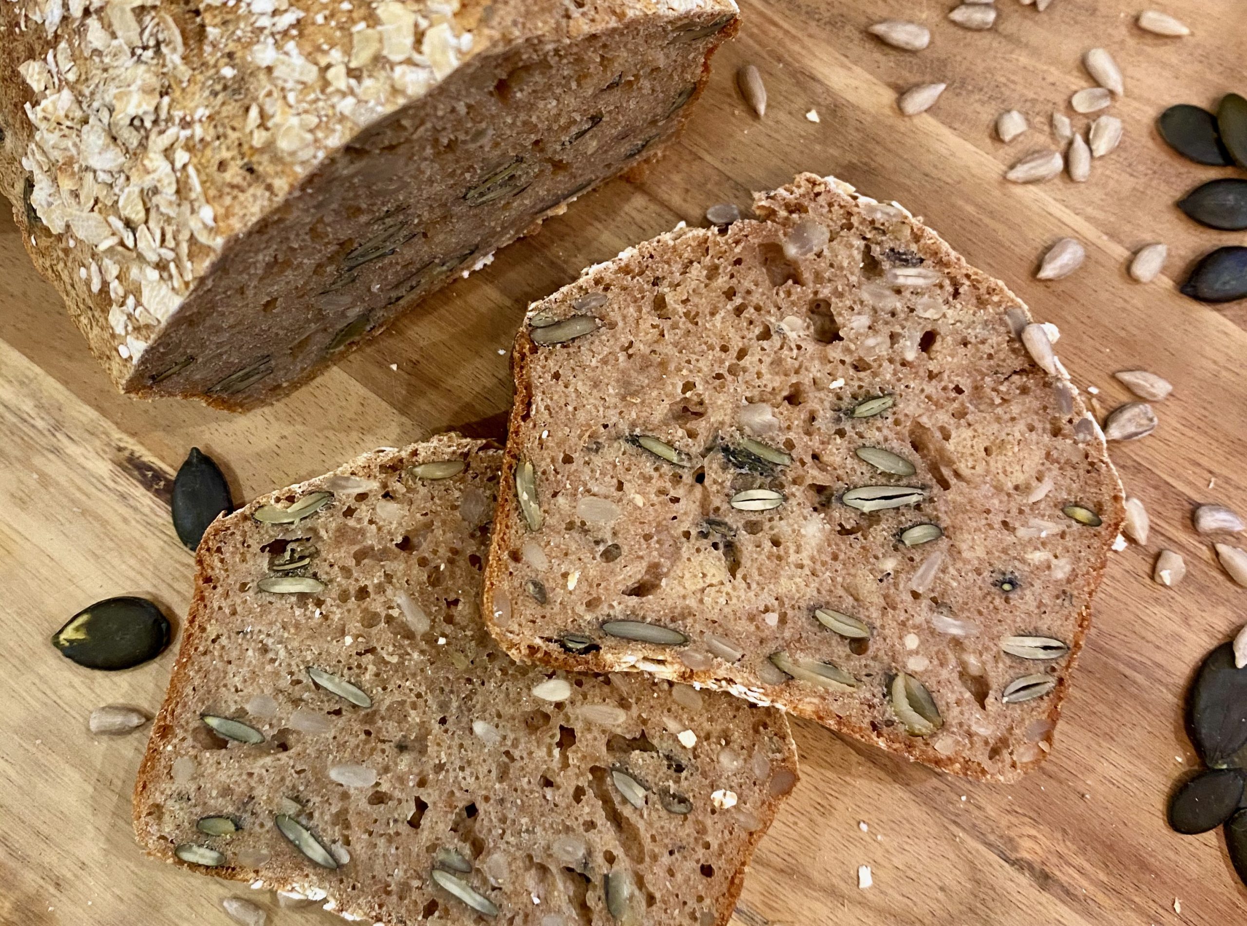 Dinkelbrot mit Kürbis- und Sonnenblumenkernen - ThermiQueen